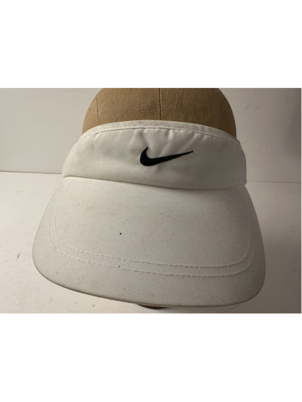 Nike White Athletic Sun Visor Hat Embroidered Swoosh Mens Womens Golf Tennis